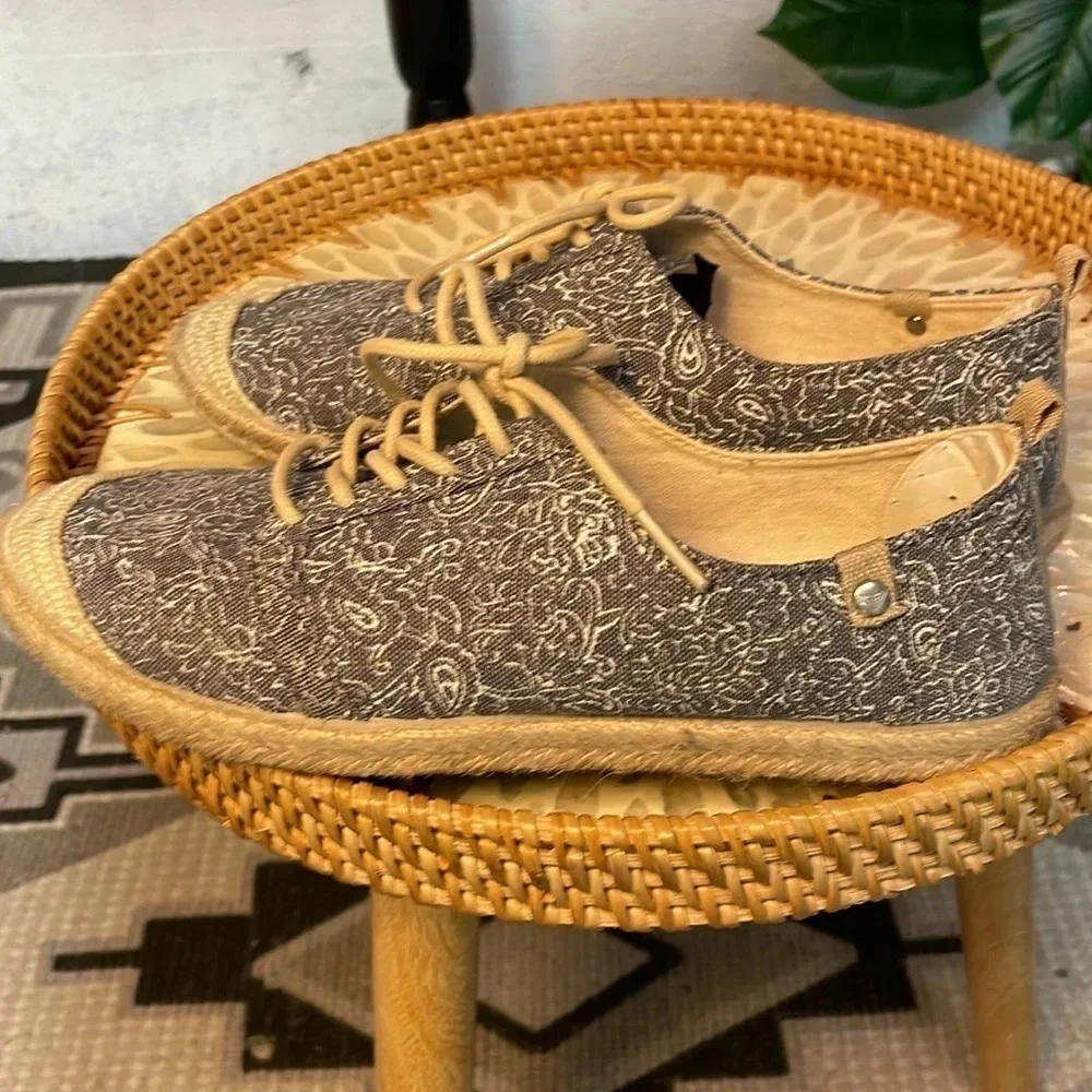 Roxy women's floral lace up raffia sneakers size 6